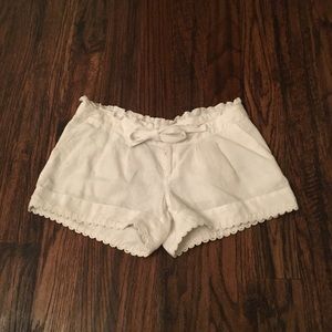 Juicy couture white linen shorts ruffle scallop